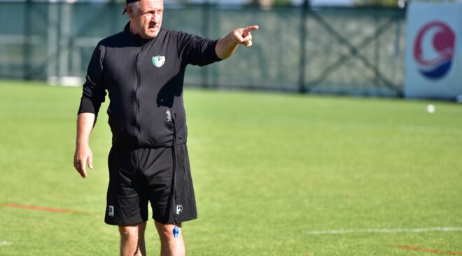 “FUTBOLCULARIMI YÜREKTEN KUTLUYORUM”