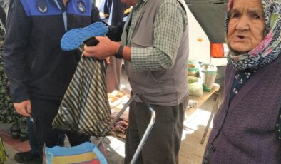 YAŞLI ADAMI ZABITA SEVİNDİRDİ