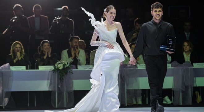 GELİNLİK TASARIM YARIŞMASINDA BİRİNCİ OLDU