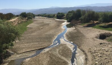 ÇİFTÇİNİN ELİ DUADA GÖZÜ YAĞMURDA
