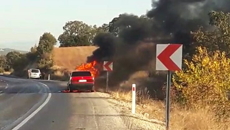 YANAN OTOMOBİL DEMİR YIĞININA DÖNDÜ