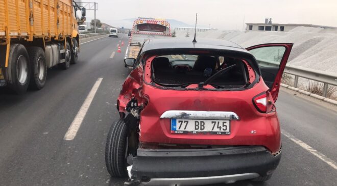 Tur otobüsü ile otomobil çarpıştı: 3 yaralı