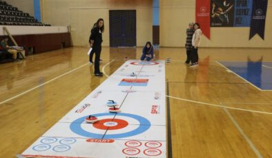 <strong>BU DEFA ÖĞRETMENLER ŞAMPİYONLUK İÇİN TER DÖKTÜ</strong>