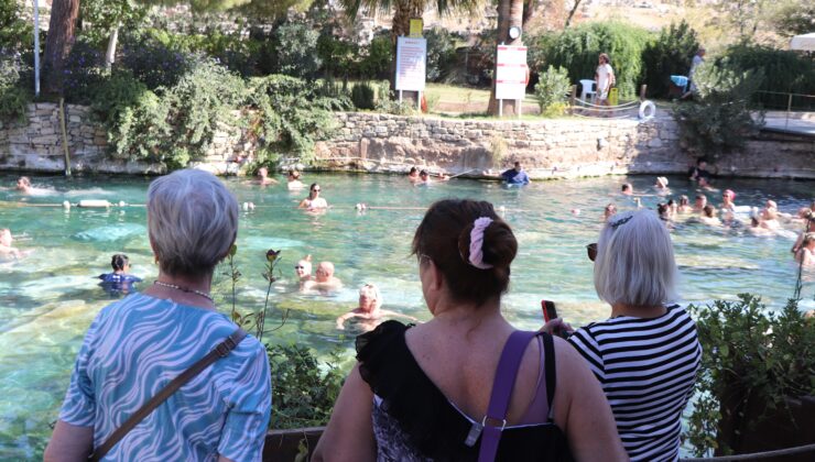 Kilometrelerce yol gelen turistler Kleopatara’da şifa arıyor