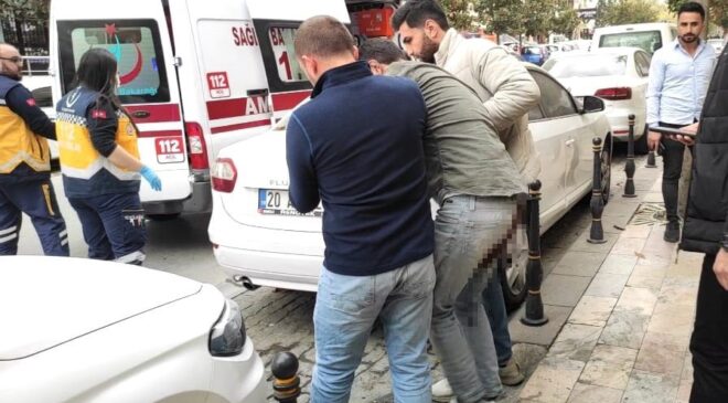 KENDİ İŞ YERİNİN ÖNÜNDE BIÇAKLANDI