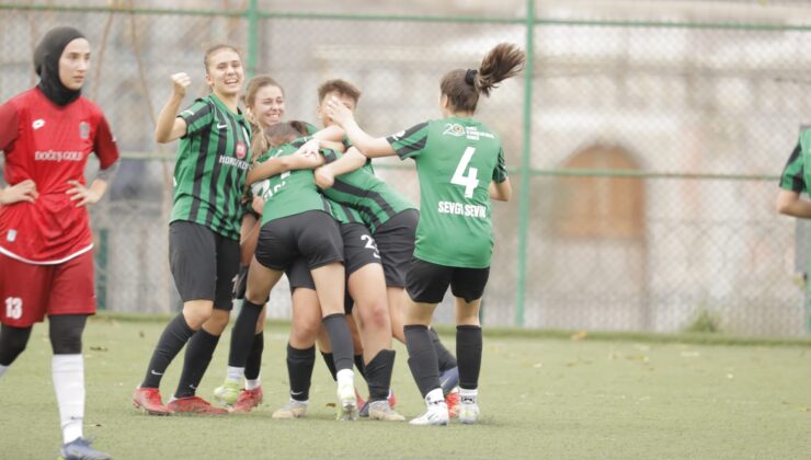 <strong>Horozkent’in kızları puan ile dönüyor</strong>