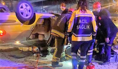 <strong>TAKLA ATIP TERS DURAN OTOMOBİLDE SIKIŞAN SÜRÜCÜ YARALI KURTARILDI</strong>