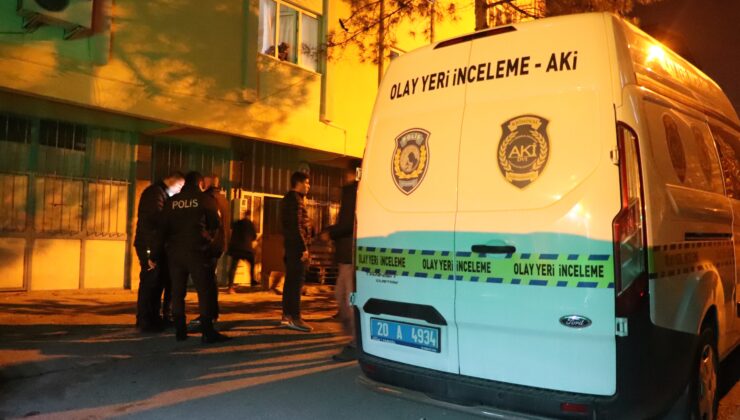 Önce karısının boğazını kesip öldürdü, sonra bileklerini kesip intihara kalkıştı