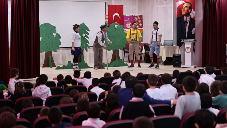 ÇOCUKLARA TİYATRO İLE ÇEVRE BİLİNCİ AŞILANIYOR