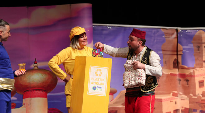 ÇOCUKLAR TİYATRO İLE HEM EĞLENDİ HEM ÖĞRENDİ