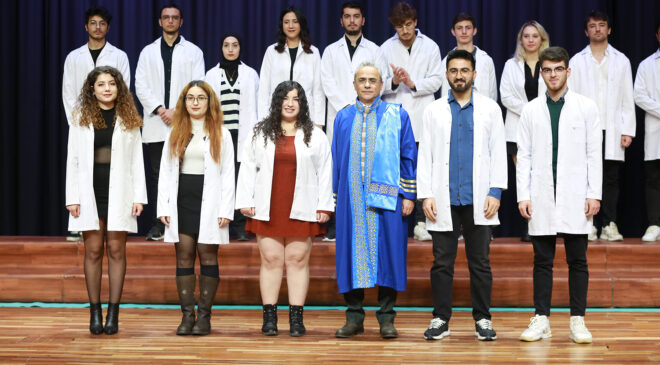 BEYAZ ÖNLÜKLERİNİ GİYDİLER