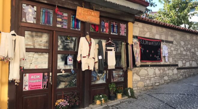 İLMEK İLMEK DOKUYORLAR