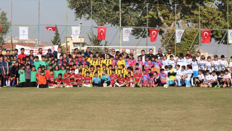 DENİZLİLİ SPORCULAR BU TURNUVADA BOY GÖSTERİYOR