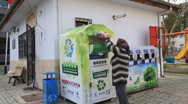 PAMUKKALE’DE ATIKLAR AYRIŞTIRILARAK TOPLANIYOR