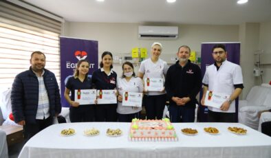 EGEKENT HASTANESİ TIBBİ ONKOLOJİ BÖLÜMÜ KURULUŞUNU HASTALARIYLA BİRLİKTE KUTLADI