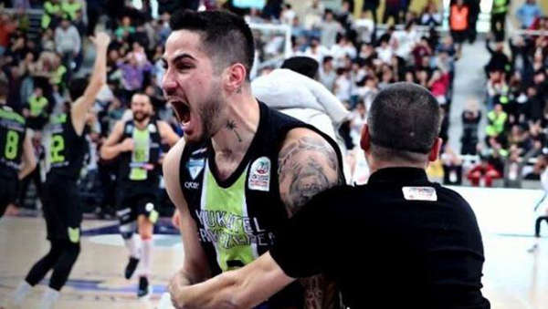 <strong>Merkezefendi’nin parlayan yıldızı Arca Tülüoğlu</strong>