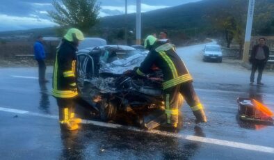 OTOMOBİL KAMYONETE ARKADAN ÇARPTI: 1 YARALI