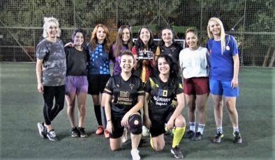 <strong>KADINLAR GÜNDE DEĞİL, HALI SAHADA BULUŞUYOR</strong>