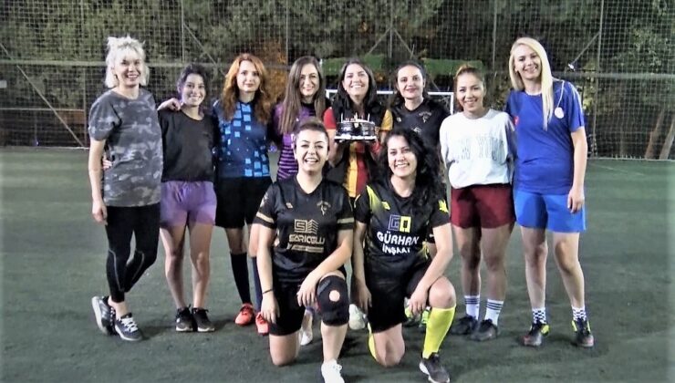 <strong>KADINLAR GÜNDE DEĞİL, HALI SAHADA BULUŞUYOR</strong>