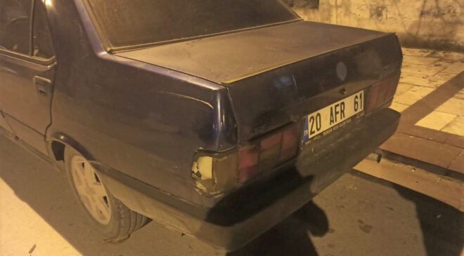 Kontrolden çıkan araç park halindeki 4 araca çarptıktan sonra kaçtı