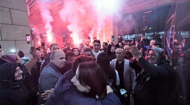 ŞAMPİYONLARA GÖRKEMLİ KARŞILAMA