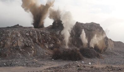 DEV KAYALAR DİNAMİTLE PARÇALANDI