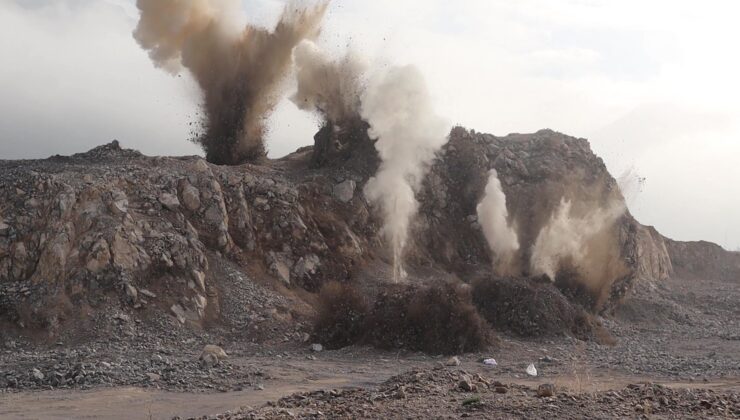 DEV KAYALAR DİNAMİTLE PARÇALANDI