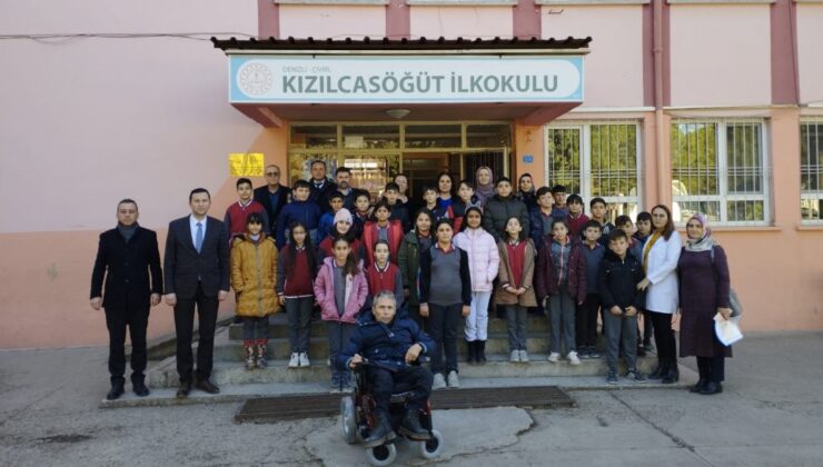 Topladıkları kapaklarla tekerlekli sandalye aldılar