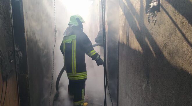 AHŞAP BİNA KÜLE DÖNDÜ