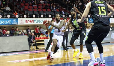 YUKATEL MERKEZEFENDİ 2 SAYI İLE KAYBETTI 80-18