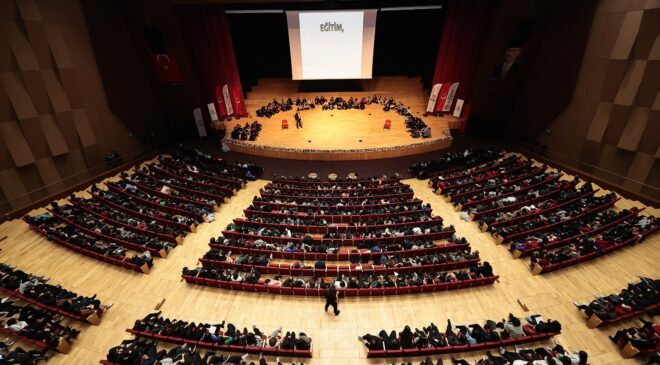 BAŞKAN ZOLAN: “GENÇLİK BİZİM GÖZBEBEĞİMİZ, GELECEĞİMİZ”
