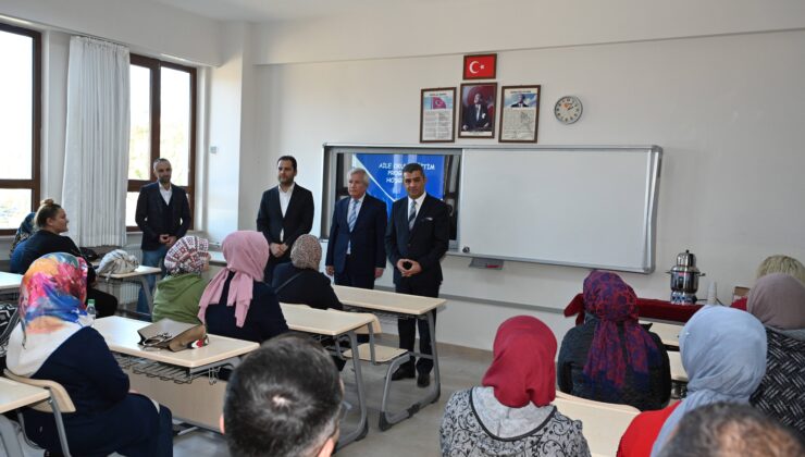 AİLE OKULU PROJESİ İLETİŞİMİ GÜÇLENDİRİYOR