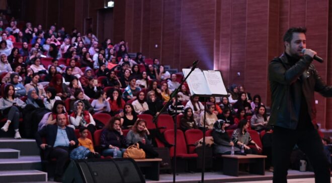 <strong>ÜNİVERSİTELİ GENÇLER GRUP MARS İLE COŞTU</strong>