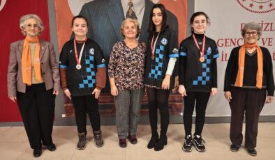 <strong>SATRANÇ SEVGİSİ DENİZLİ’DE 7’DEN 70’E</strong>