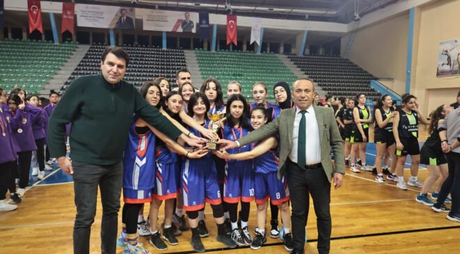 <strong>BASKETBOLUN ŞAMPİYONU MERKEZEFENDİ</strong>