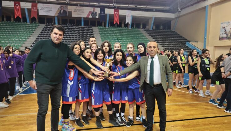 <strong>BASKETBOLUN ŞAMPİYONU MERKEZEFENDİ</strong>