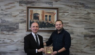 TİYATROCULARDAN TEŞEKKÜR ZİYARETİ