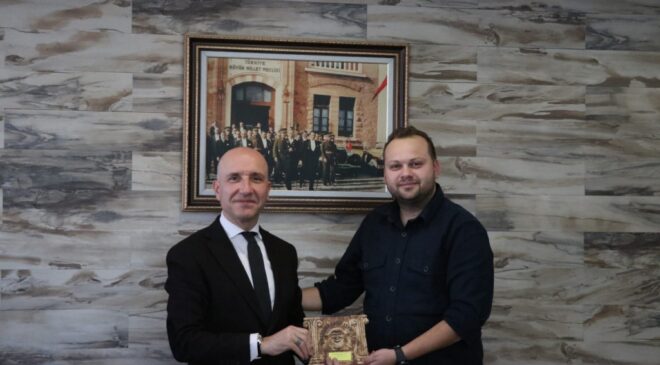 TİYATROCULARDAN TEŞEKKÜR ZİYARETİ