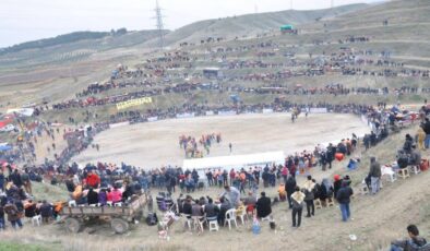 BAŞKAN ÖZBAŞ’TAN DEVE GÜREŞLERİNE DAVET