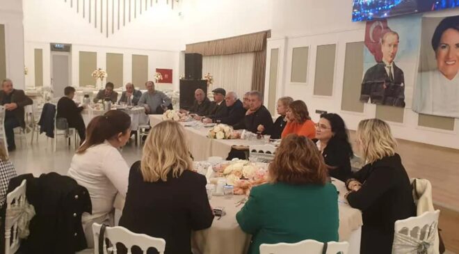İYİ PARTİ İL YÖNETİMİ YEMEKTE BİR ARAYA GELDİ