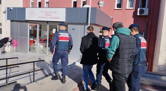 ŞAH MAT ETTİLER
