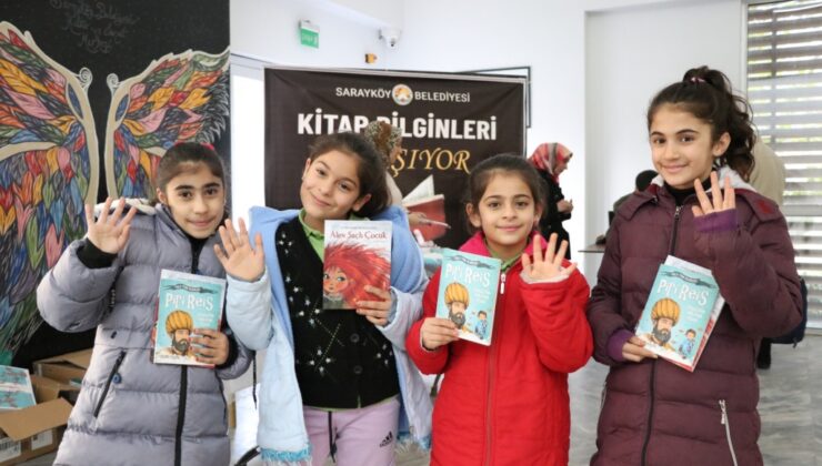ÖĞRENCİLERE ÜCRETSİZ KİTAP DAĞITILDI