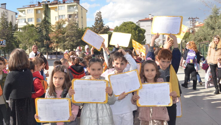ÖĞRENCİLER KARNE HEYACANI YAŞADI