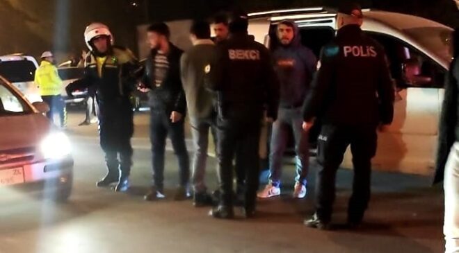 KUTLAMANIN DOZUNU KAÇIRAN GENÇLER BİRBİRİNE GİRDİ