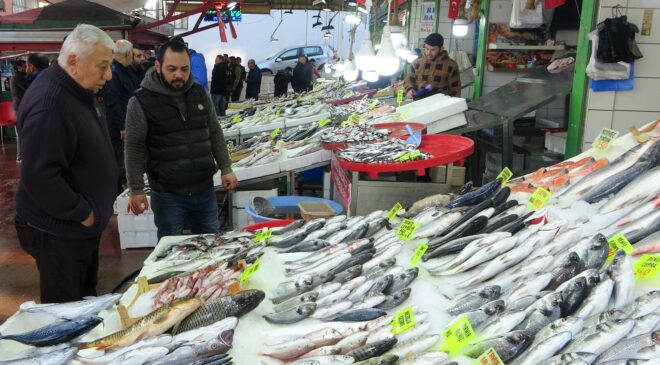 Balık tezgahları çinekop ile şenlendi