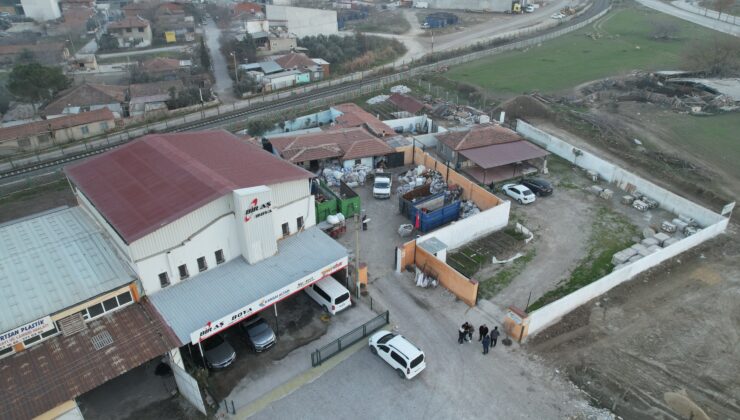 <strong>Fıkra gibi olay: Boş arazilere bina inşa eden yaşlı kadın, senelerce kira tahsilatı yaptı</strong>