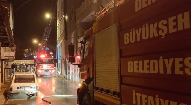 ÇATI KATI ALEVLERE TESLİM OLDU
