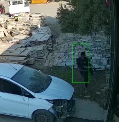 CAMİ ÇIKIŞI DEFALARCA BIÇAKLANDI