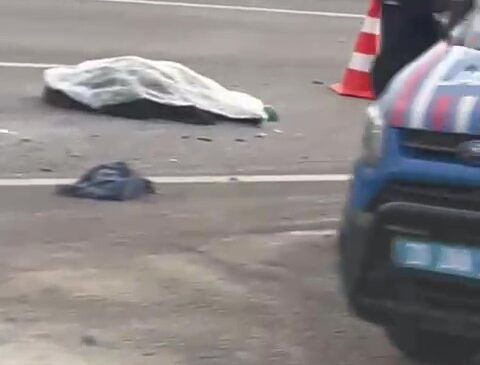 ACIPAYAM’DA SERVİS ARACI DEVRİLDİ