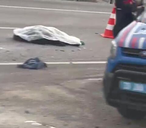 ACIPAYAM’DA SERVİS ARACI DEVRİLDİ